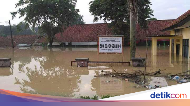 Ribuan Rumah di Tangerang dan Karawang Terendam Banjir Ribuan Rumah di Tangerang dan Karawang Terendam Banjir