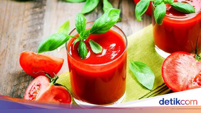 Don’t order tomato juice while boarding a plane, seriously!