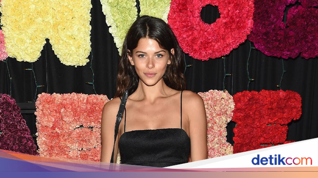Model Georgia Fowler Selalu Tidur dengan Rambut Basah Apa Model Georgia Fowler Selalu Tidur dengan Rambut Basah Apa