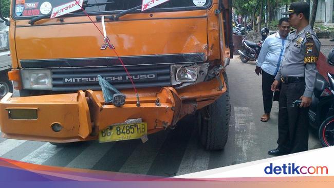 Seorang Pemotor Tewas Akibat Kecelakaan Beruntun di Semarang 