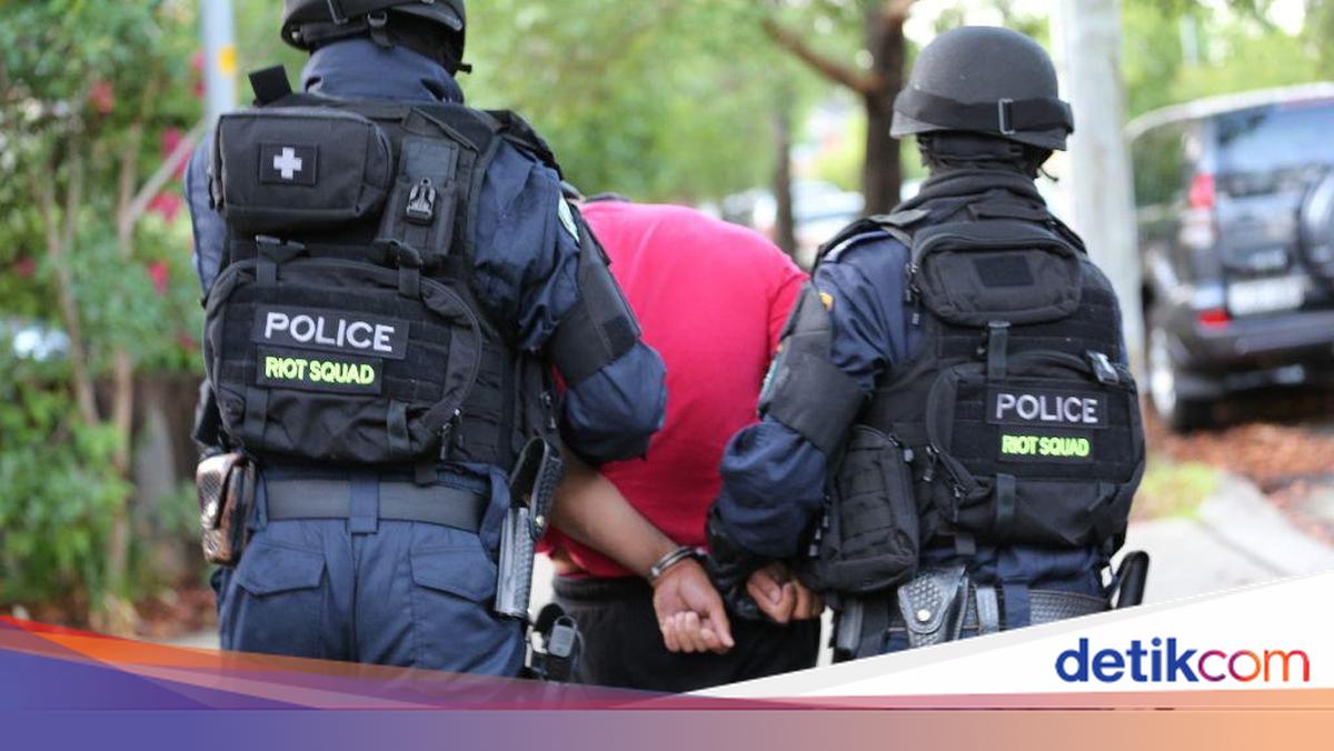 Densus 88 Tangkap 11 Tersangka Terorisme di Riau-Jabar