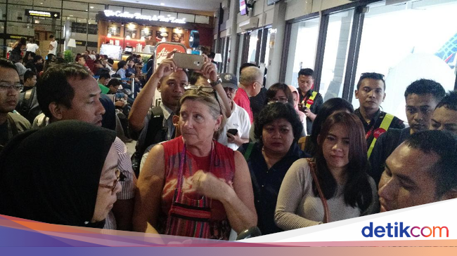 Airasia Ke Jogja Terminal Berapa | pesawat airasia dari yogyakarta ke jakarta delay parah Airasia Ke Jogja Terminal Berapa | pesawat airasia dari yogyakarta ke jakarta delay parah