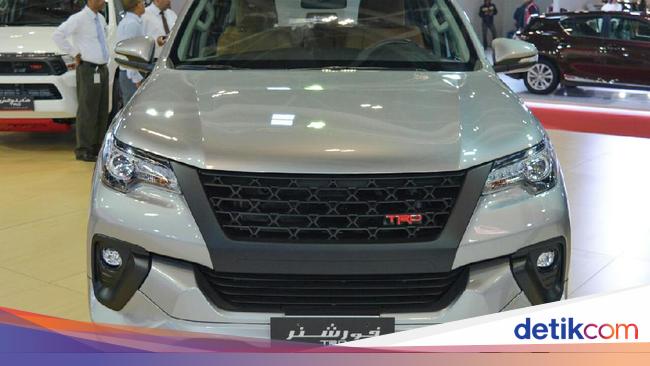 Toyota Fortuner Bermesin Besar Foto 4