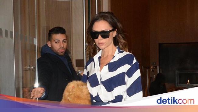  Gaya  Busana yang Selalu Keren di Mata Victoria  Beckham 