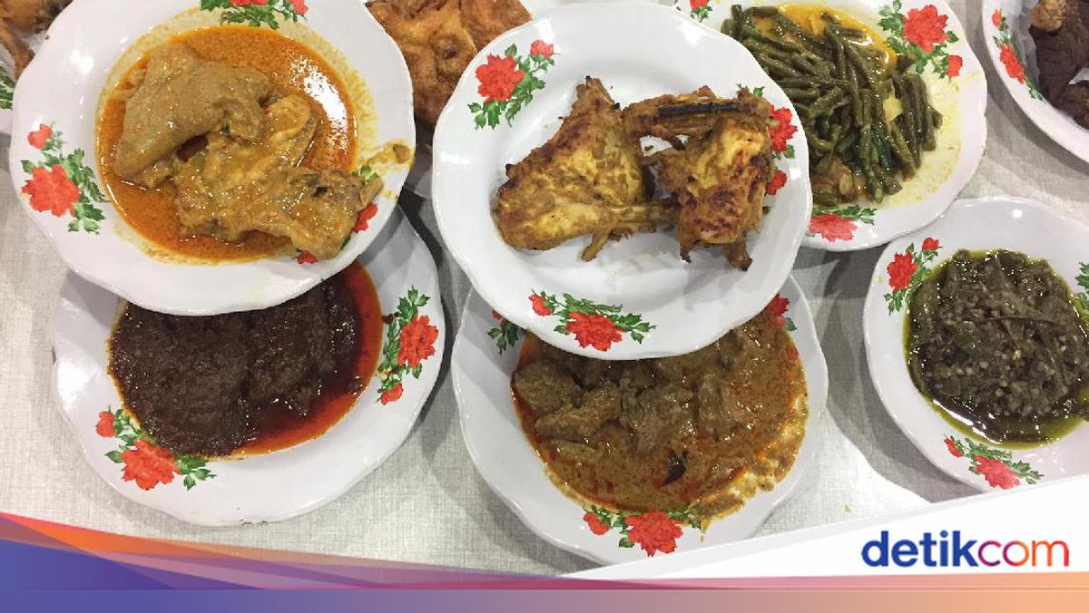 10 Nasi Padang Legendaris di Jakarta Ini Punya Lauk Komplet