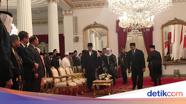 Jokowi Peringati Maulid Nabi Bersama Menteri, Dubes dan 