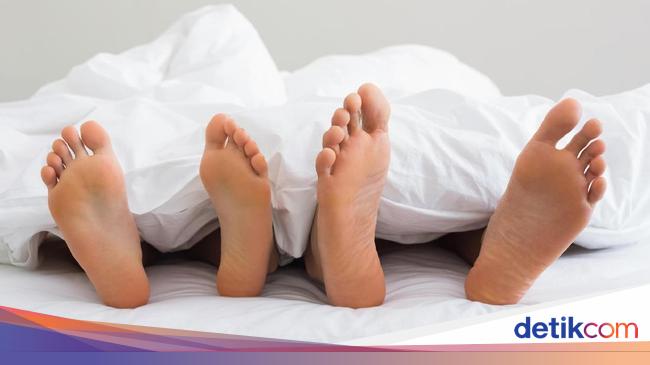 4 Alasan Lebih Baik Kamu Tidur Tanpa Busana Malam Ini