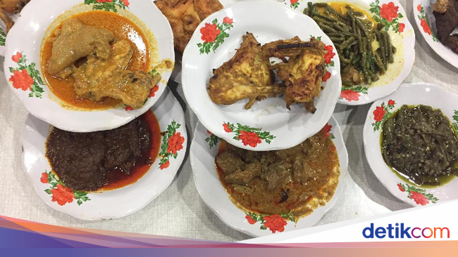 Puas Makan Gulai Gajebo Hingga Katupe Sayur di Rumah Makan 