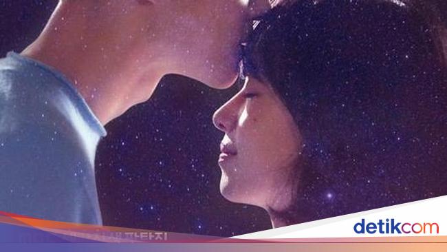 Jangan Iri! Suho 'EXO' Cium Dahi Wanita di Poster Drama 