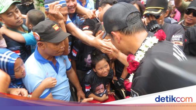  Anak  Kecil  Pakai  Jersey Agus Sylvi Timses Itu Sulit 