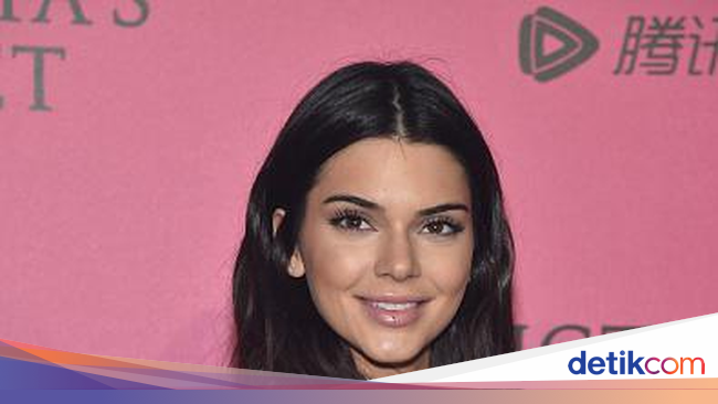  Cat  Tembok  dengan Warna Pink Cara Kendall Jenner Tekan 