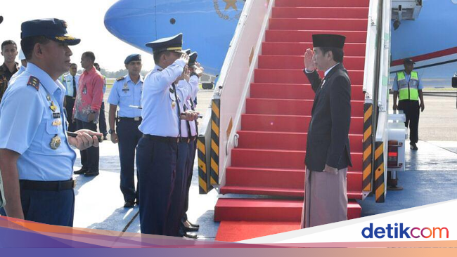 Saat Presiden Jokowi Kunjungan Kerja Pakai Sarung dan 