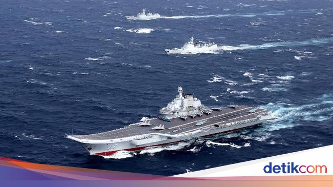 Tegang! China Kerahkan 2 Kapal Induk-Puluhan Kapal Militer ke Dekat Taiwan