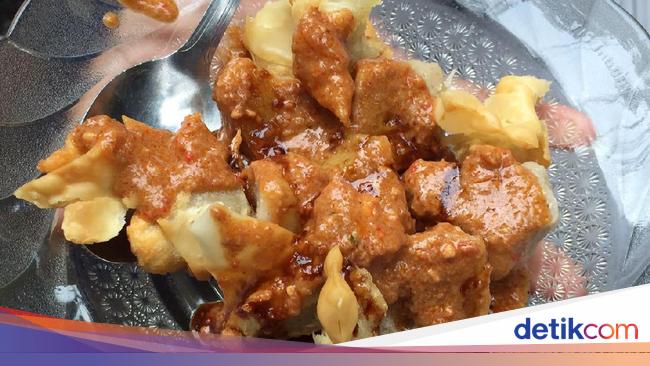 Batagor dan Siomay Jajanan Murah a la Kaki Lima Batagor dan Siomay Jajanan Murah a la Kaki Lima