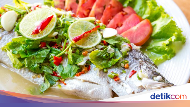 Siang Ini Enaknya Makan Ikan Kukus Rendah Lemak di Sini