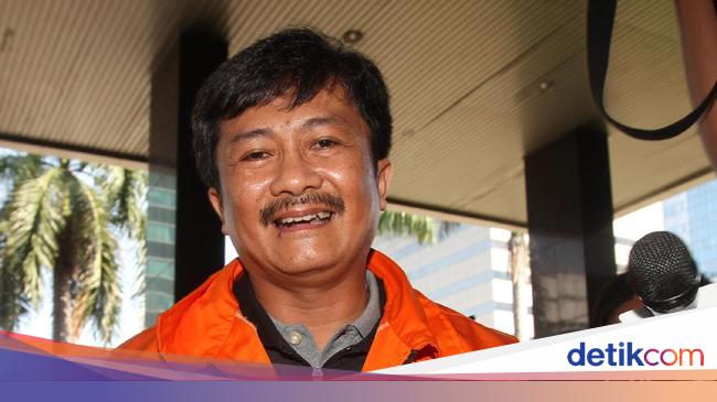 Eks Kepala Skk Migas Rudi Rubiandini Bebas Dari Lapas Sukamiskin<script async src=