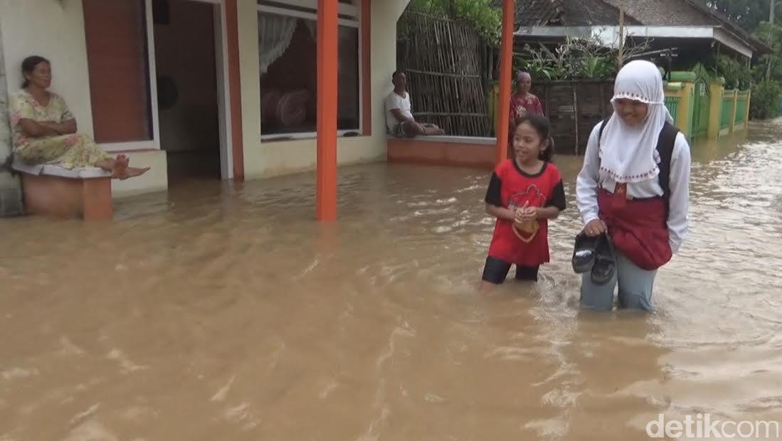 Banjir Di Jombang Meluas, Ketinggian Air Capai 50 Cm