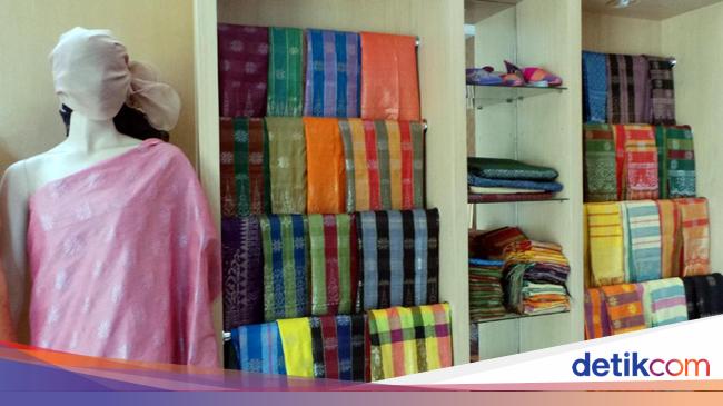 Berburu Kerajinan Kain Tenun Khas Riau Ini Tempatnya Berburu Kerajinan Kain Tenun Khas Riau Ini Tempatnya
