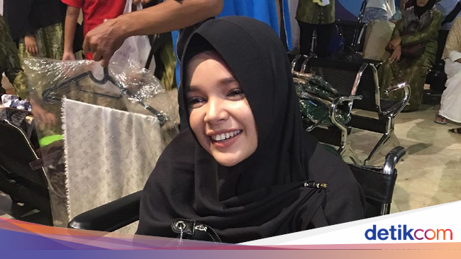 Suami Cerita Sabarnya Dewi Sandra Jalani Umrah dengan 