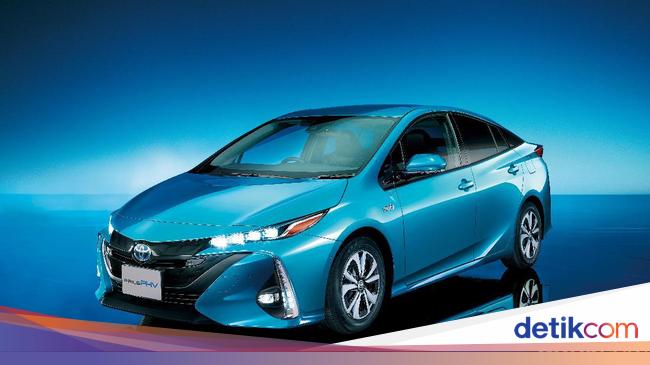 Toyota Prius PHV Солнечная батарея