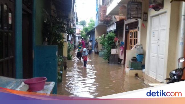 Begini Potret Banjir Kiriman Di Bukit Duri