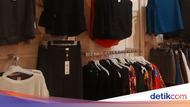  Baju Kerja Diskon 70 di Kuningan City Blus Mulai dari Rp 