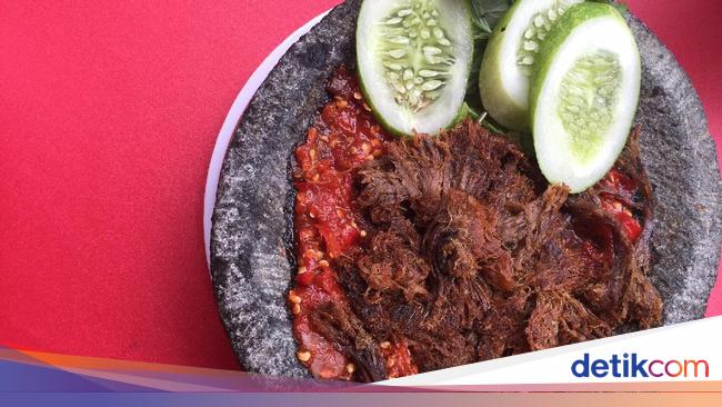 Ibu Bandung: Raos Pisan! Empal Penyet Dicocol Sambal 