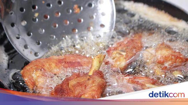 Viral! Video Menggoreng Ayam Pakai Kertas Nasi, Ini Bahayanya Viral! Video Menggoreng Ayam Pakai Kertas Nasi, Ini Bahayanya