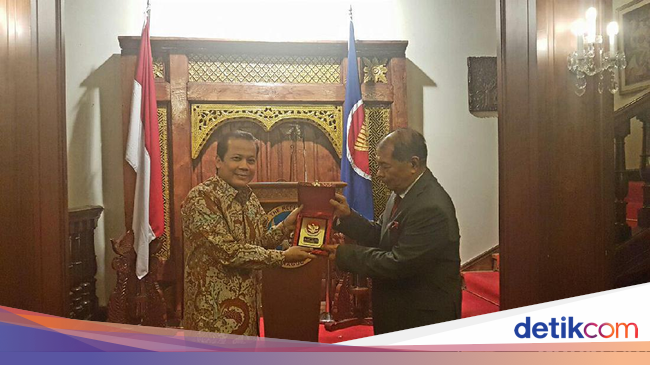 Momen Silaturami Delegasi DPR dengan Diaspora Indonesia di Ceko Momen Silaturami Delegasi DPR dengan Diaspora Indonesia di Ceko