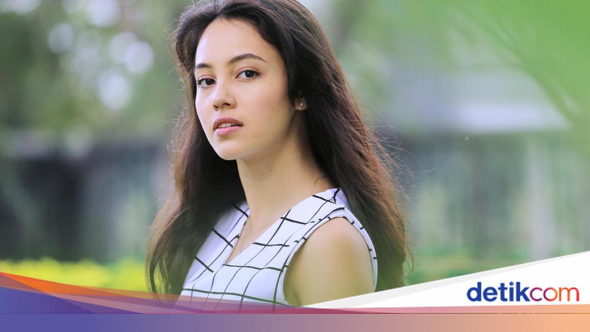 Jinsiy uxlayotgan qizlar porno Orta asr porno filmlar