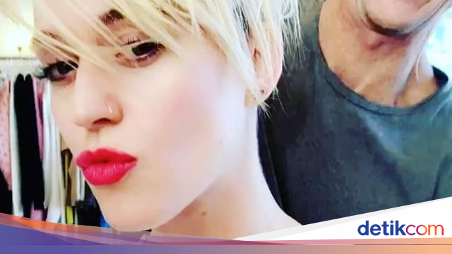 Pasca Putus Katy Perry Potong  Rambut  Pendek  Mirip Miley Cyrus