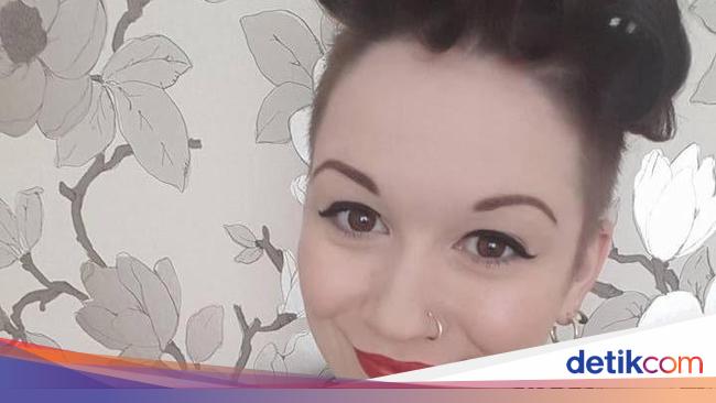  Baju  Dianggap Tak Rapi  Wanita Ini Dipulangkan Saat 