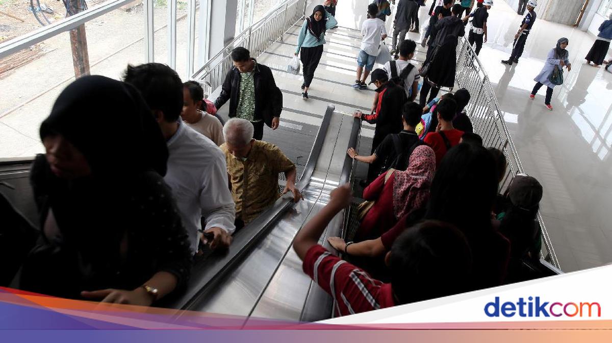 Viral Anker Lari-larian Lawan Arah di Eskalator, KAI Commuter Buka Suara