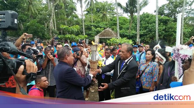 Obor Abadi Buka Tradisi Sidang Sinode Xvii Di Raja Ampat