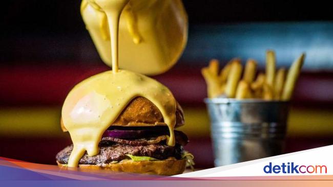 Pencinta Keju Di Restoran Ini Ada Burger Disiram Keju Leleh