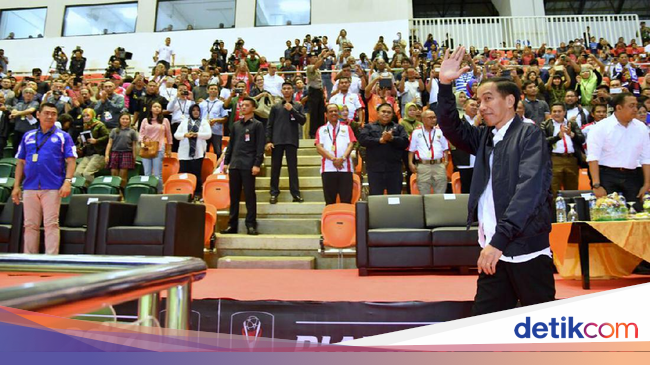 Jokowi dan Novanto Duduk Sebelahan Nonton Sepakbola ...