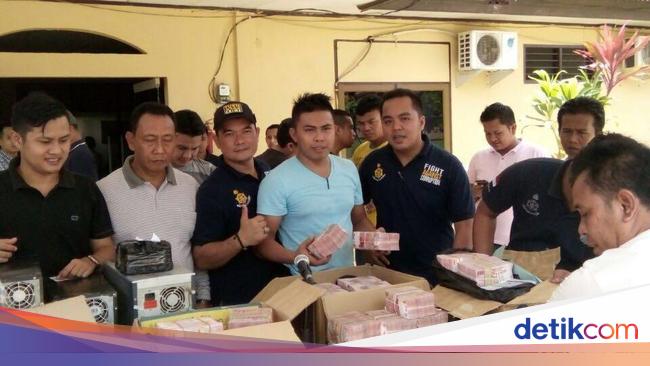 9 Mobil Mewah dan 5 Rumah Disita dari Sekretaris Koperasi 9 Mobil Mewah dan 5 Rumah Disita dari Sekretaris Koperasi