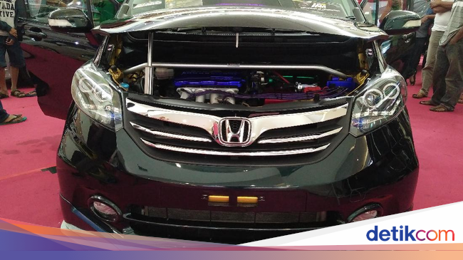 Honda Freed Berbalut Warna Bunglon Honda Freed Berbalut Warna Bunglon