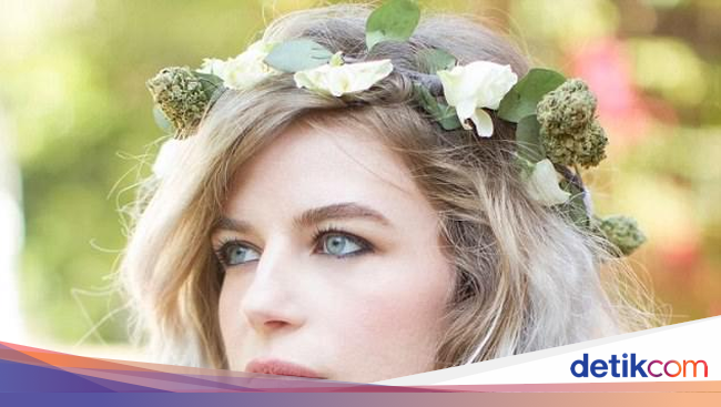 Hiasan Kepala Cantik Ini Terbuat dari Tanaman Terlarang Hiasan Kepala Cantik Ini Terbuat dari Tanaman Terlarang