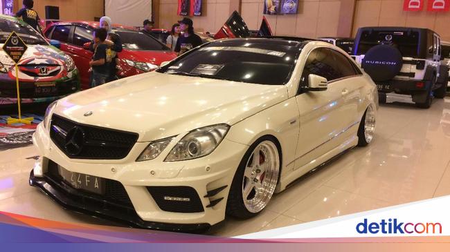 Puluhan Mobil Modifikasi Bersaing di Kediri Puluhan Mobil Modifikasi Bersaing di Kediri