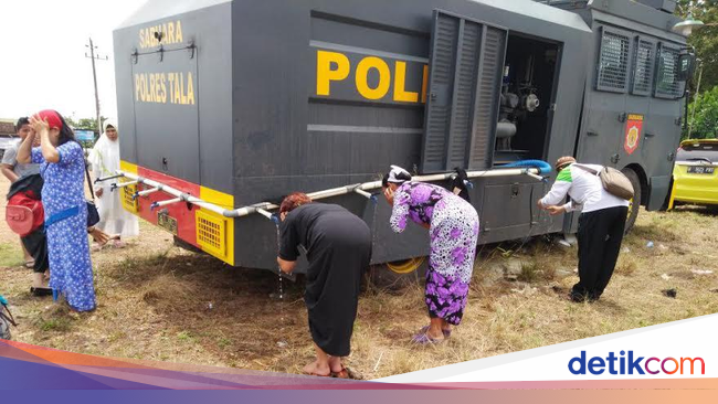  Modifikasi  ala Polisi Ubah Water Cannon Jadi  Tempat  Wudhu