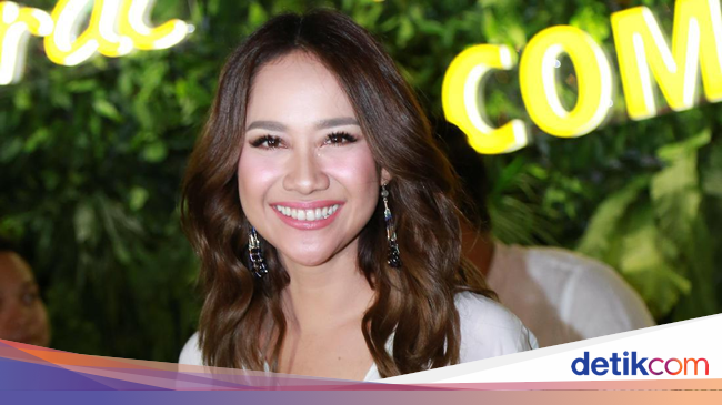 Wallpaper Bunga Citra lestari<br/> Wallpaper Bunga Citra lestari<br/>