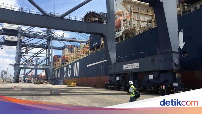Mengintip Kapal Raksasa Pertama Yang Bersandar Di Ri