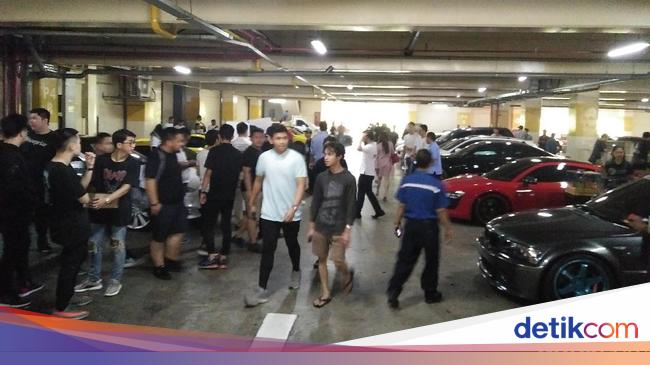 Pengguna Mobil Sport Indonesia Nonton Bareng Fast and Pengguna Mobil Sport Indonesia Nonton Bareng Fast and