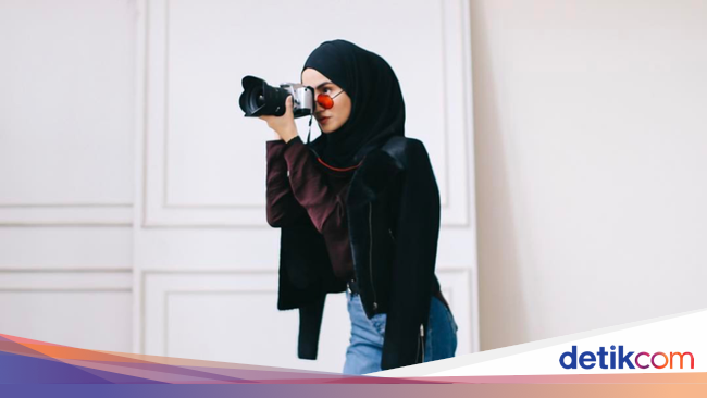  Foto 4 Model Celana Jeans yang Tren Dipakai Selebgram Hijab