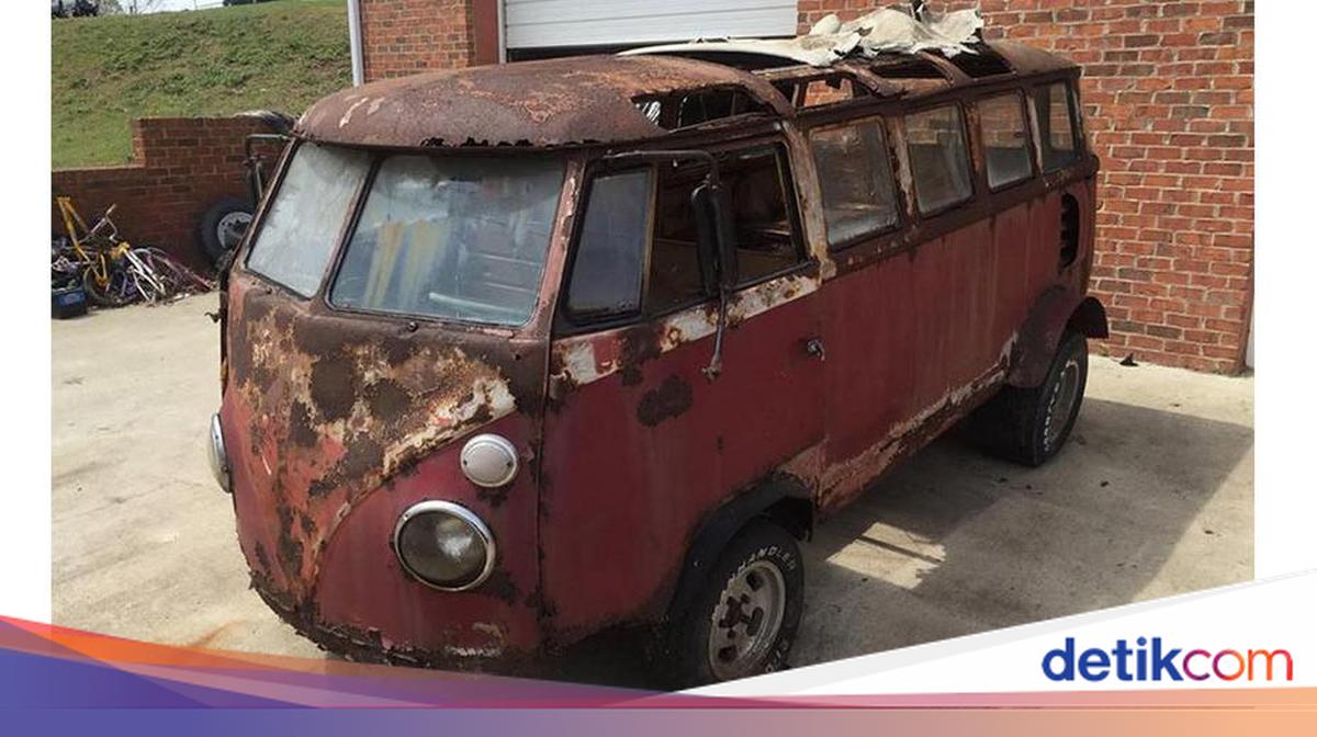 Mobil Rongsokan Jadi Rebutan di Pelelangan
