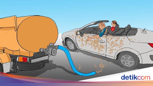 Aduh Penumpang Mobil Ini Ketumpahan Kotoran dari Truk Tinja Aduh Penumpang Mobil Ini Ketumpahan Kotoran dari Truk Tinja