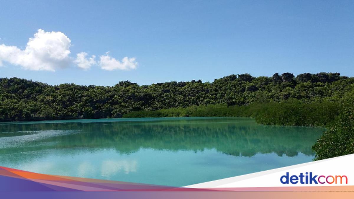 Menjadi Wisatawan Lokal Pertama di Laguna Nirwana, Rote