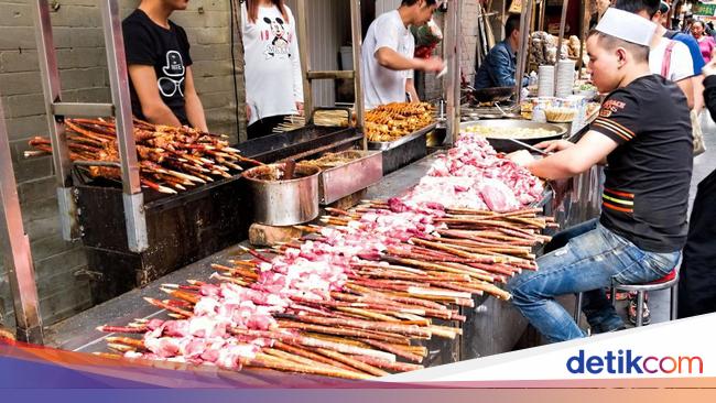 Chuan Sate Domba yang  Populer Sebagai Jajanan  Kaki Lima  Chuan Sate Domba yang  Populer Sebagai Jajanan  Kaki Lima