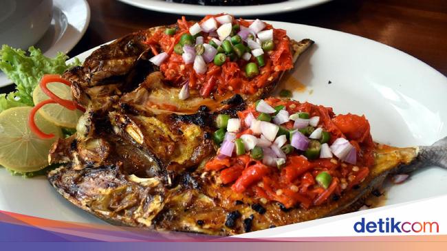 Makan Siang dengan Ikan Bakar Enak di 5 Tempat Ini